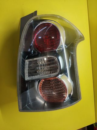 PILOTO TRASERO DERECHO TOYOTA COROLLA VERSO
