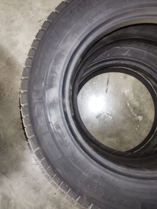 2 Neumáticos Agilis 205/70 R15 106/104R