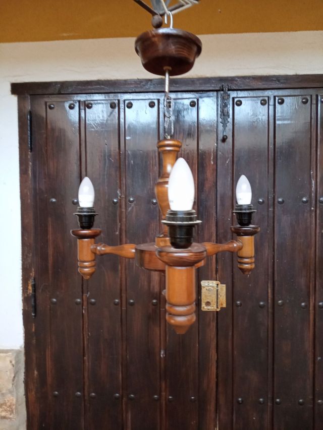 Lámpara techo 3 brazos madera nogal