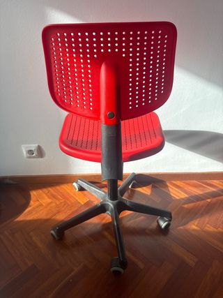 Silla escritorio roja giratoria