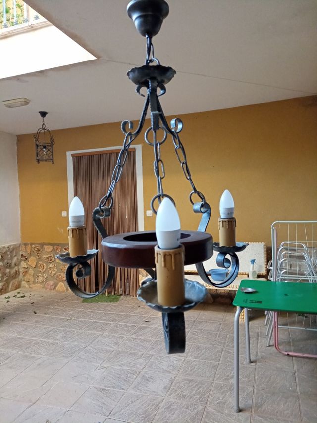 Lámpara forja 3 brazos madera