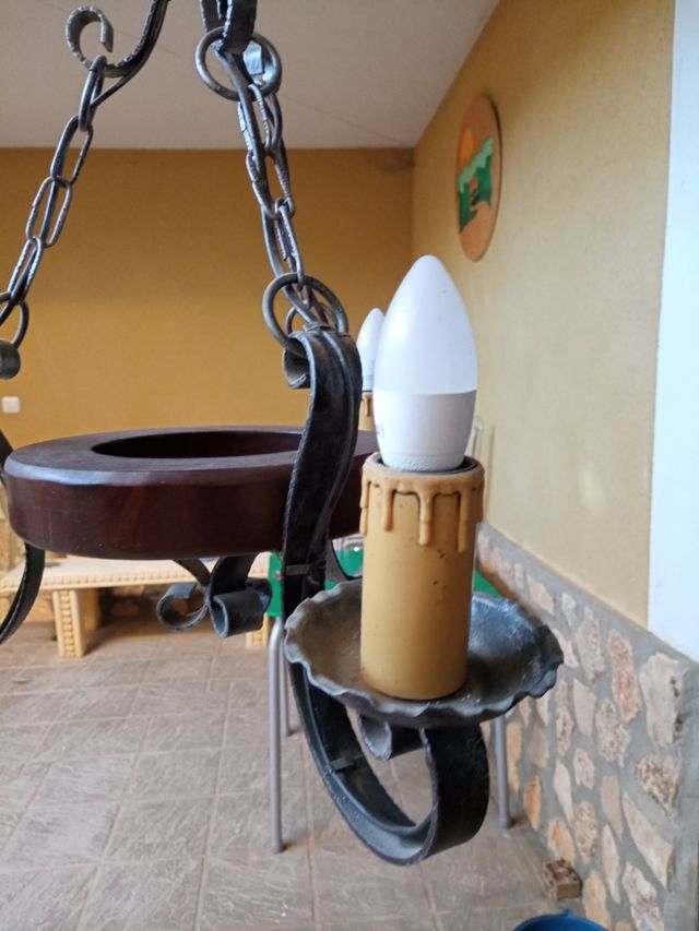 Lámpara forja 3 brazos madera