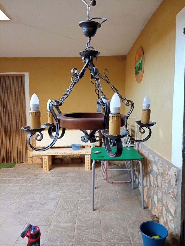 Lámpara techo forja 5 brazos madera