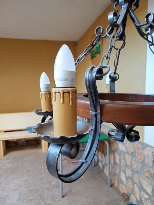 Lámpara techo forja 5 brazos madera