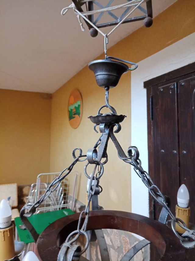 Lámpara techo forja 5 brazos madera