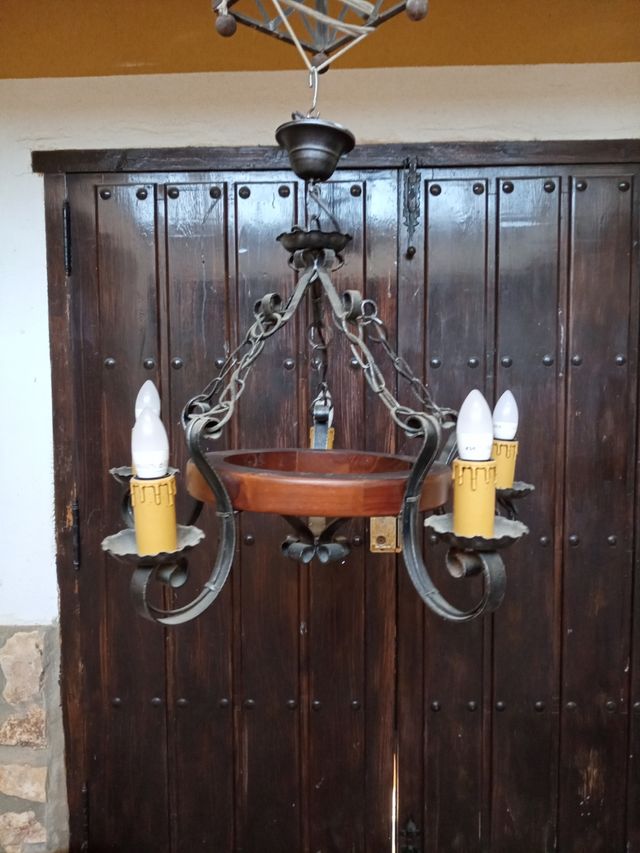 Lámpara techo forja 5 brazos madera