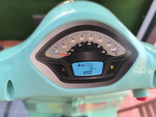 Mini Vespa Eléctrica Infantil nueva en su caja
