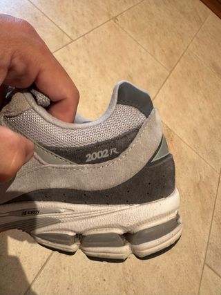 Zapatillas New Balance 2002R Gris