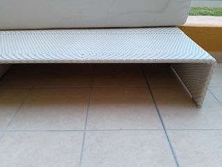 2 panche in rattan bianco con cuscino