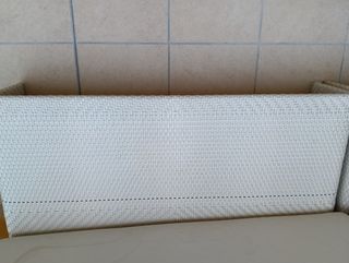 2 panche in rattan bianco con cuscino