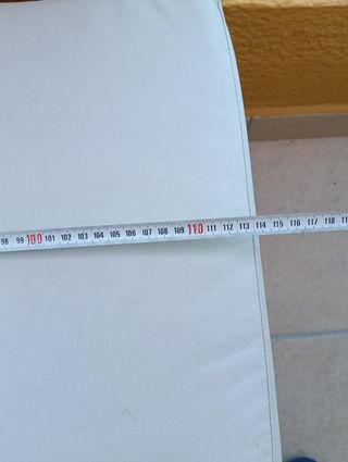2 panche in rattan bianco con cuscino