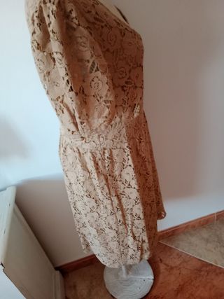 Vestido beige encaje
