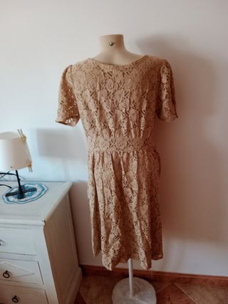 Vestido beige encaje