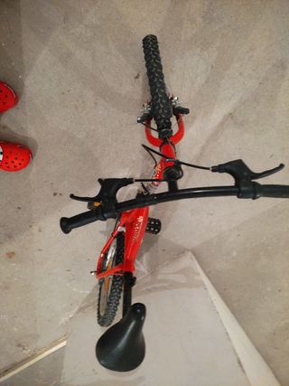 Bicicleta roja niño