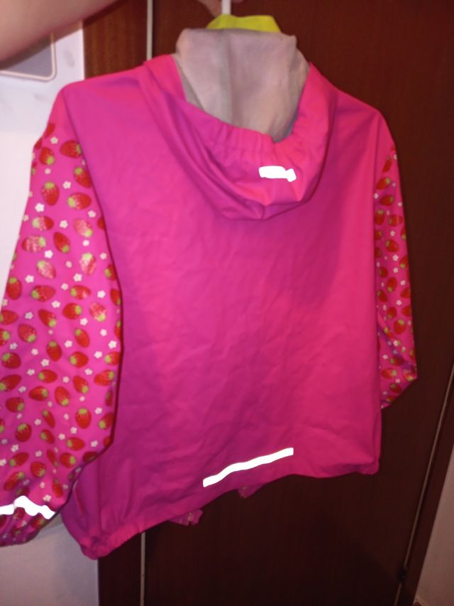 Chubasquero niña fresas rosa-verde