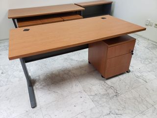 Mesa oficina madera-metal marrón