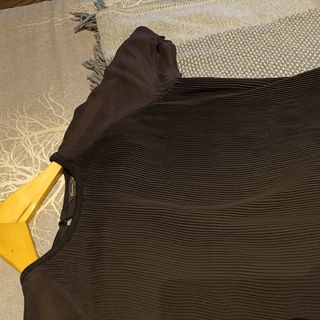 Blusa negra plisada Massimo Dutti