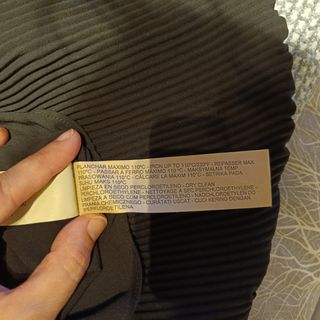 Blusa negra plisada Massimo Dutti