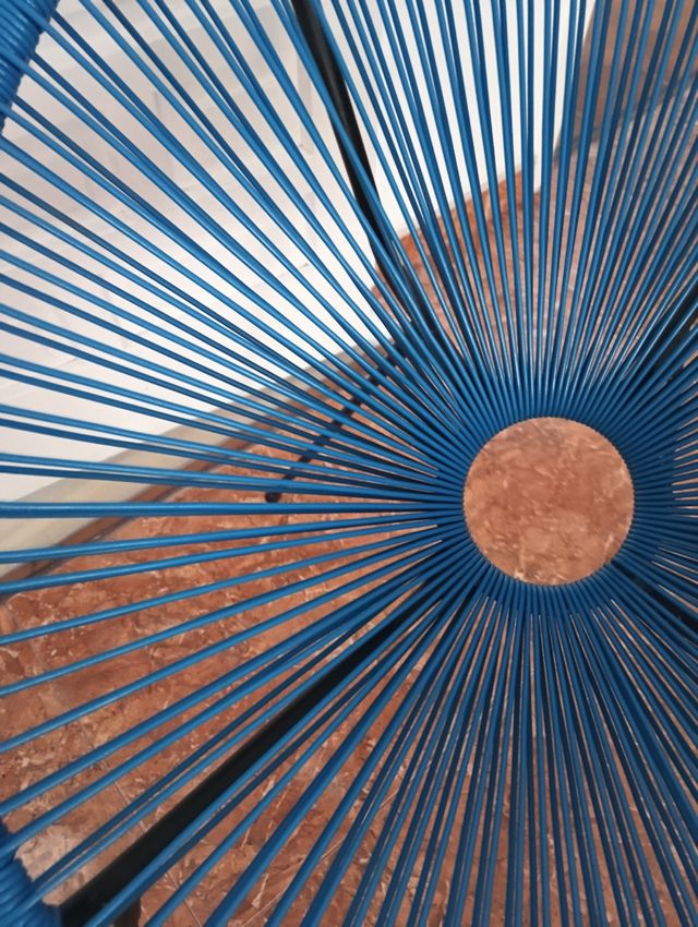 Silla retro azul metal y plástico