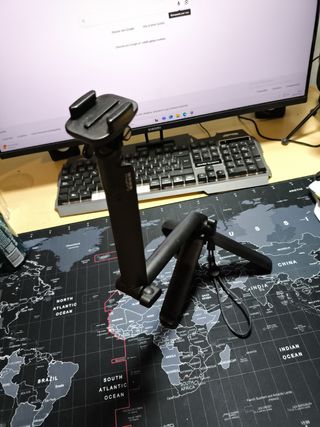 Trípode para cámara de acción.
