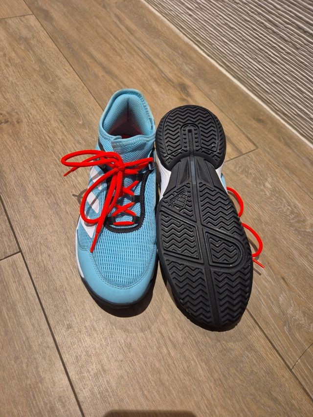 Zapatillas Adidas padel para mujer.