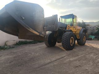 Volvo L110E - Pala Cargadora