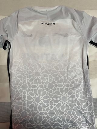 Camiseta Nike Dellafuente L
LATIGO FAMILIA