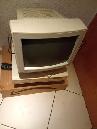 ORDENADOR VINTAGE COMMODORE PC 386SX-25 SLIMLINE