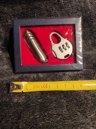 Mini navaja suiza y candado.
