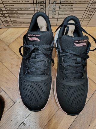 Zapatillas Skechers ArchFit - Negras/Rosa