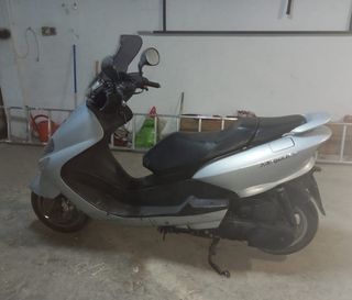 Yamaha Majesty 150cc - Scooter