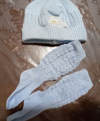 Set cappello e calzini neonato