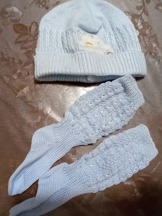 Set cappello e calzini neonato