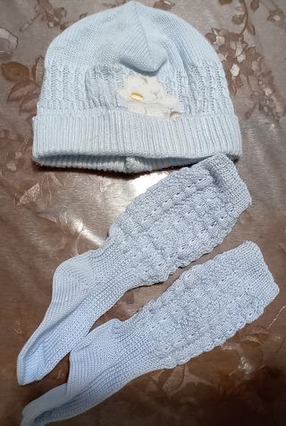 Set cappello e calzini neonato