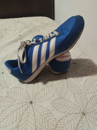 Zapatillas Adidas Neo azules y blancas