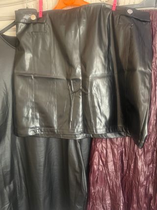 Lote 6 prendas polipiel mujer y 1 vestido.