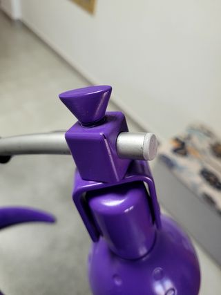 Lámpara escritorio morada