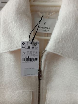Cazadora corta blanca Stradivarius 