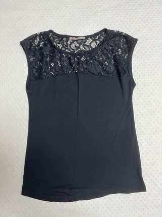 Camiseta negra encaje