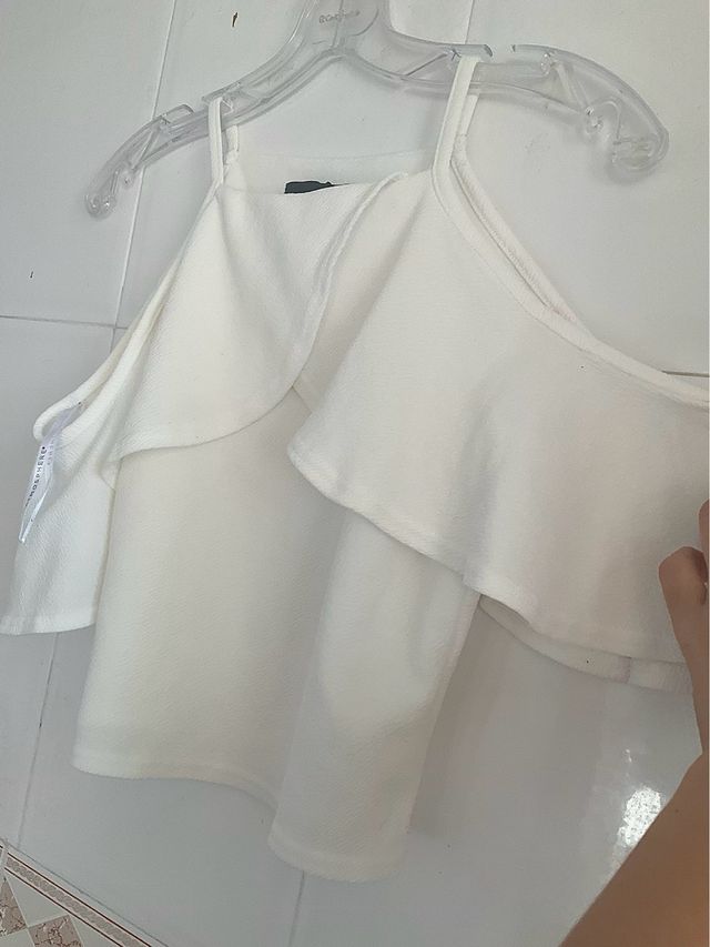 Top corto blanco - hombros descubiertos