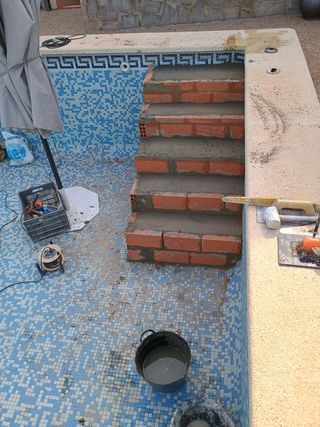 Reformas piscina: Escalera obra nueva