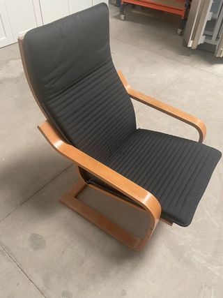 Sillón IKEA Poäng negro y madera