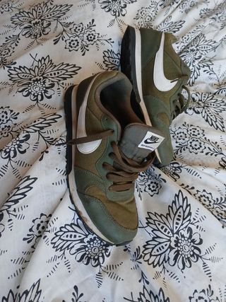 nike md runner green