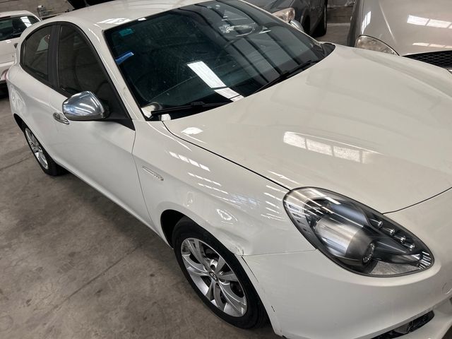 Alfa Romeo Giulietta blanca URGE VENDER