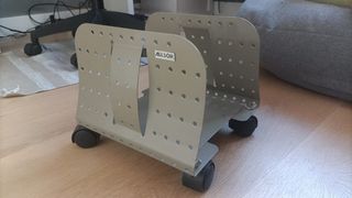 Soporte para PC con ruedas