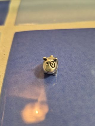 Charm Pandora plata.