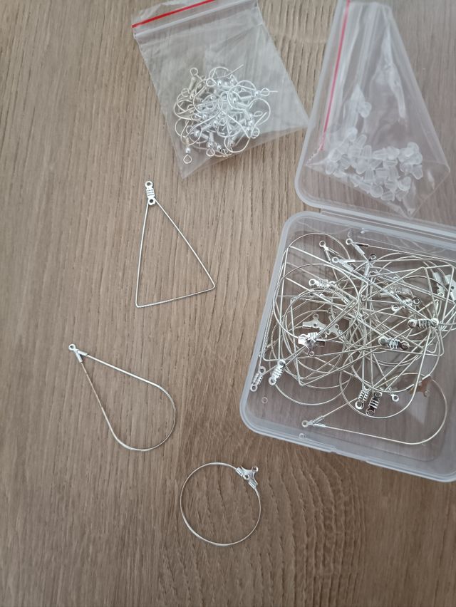 Materiales para pendientes plateado