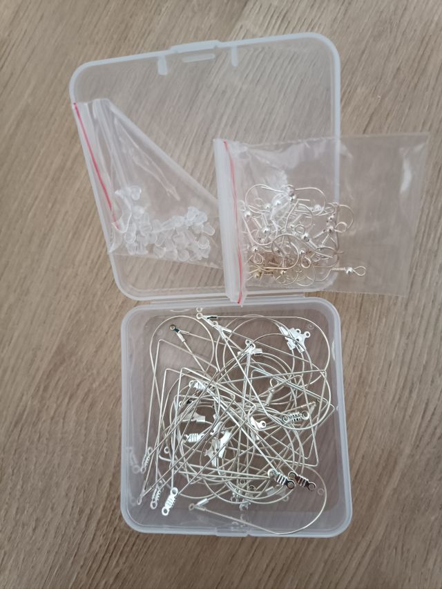 Materiales para pendientes plateado