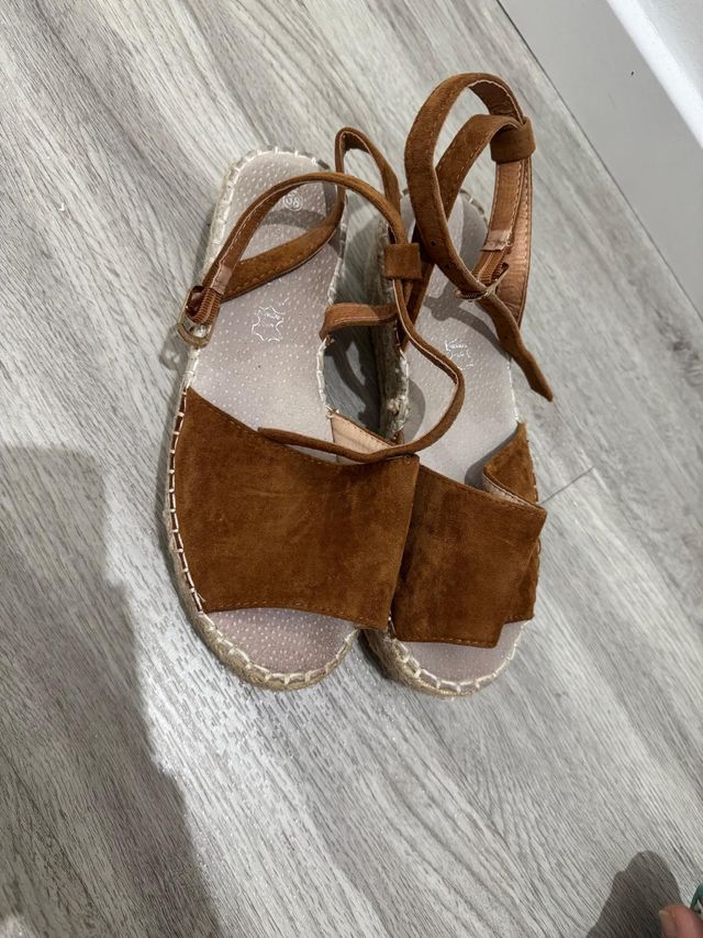 SANDALIAS CAMEL - NÚMERO 38