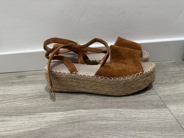 SANDALIAS CAMEL - NÚMERO 38